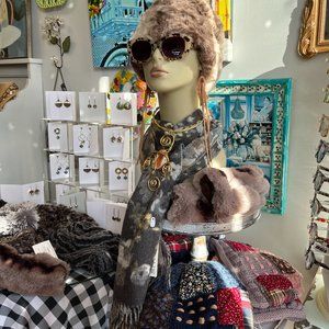 Meet your Posher, Funky lady